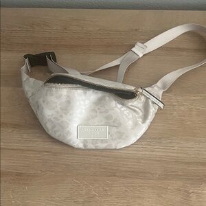 Kendall & Kylie White Leopard Pattern Bag